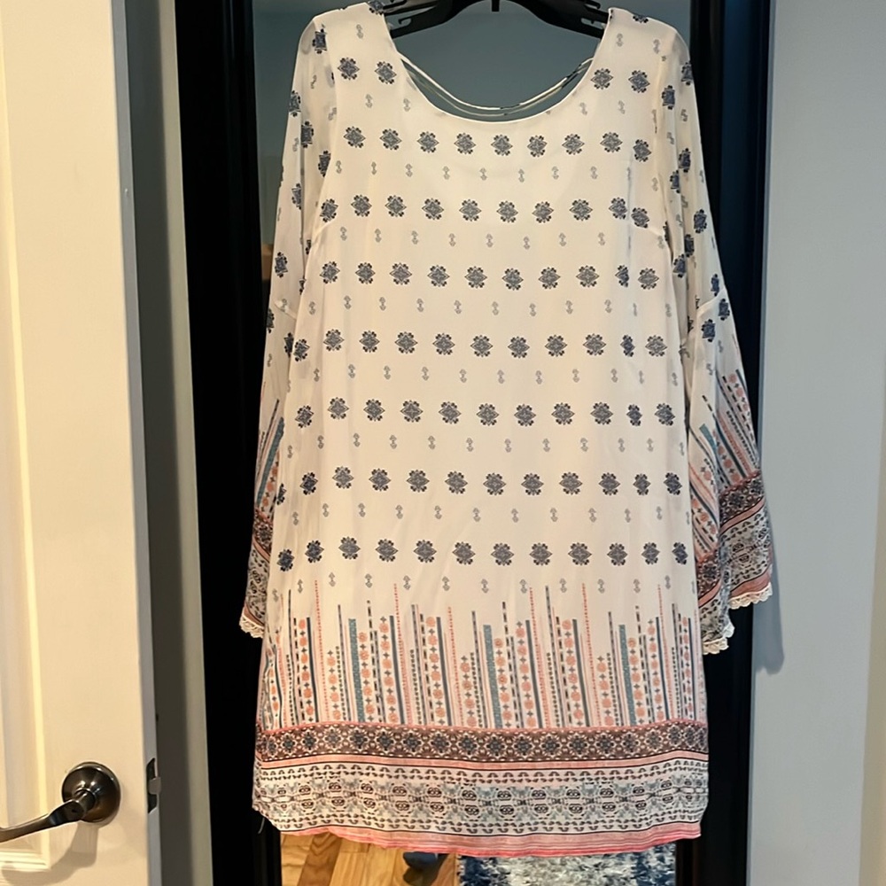 Size XL, sheer, belle sleeves, dress!